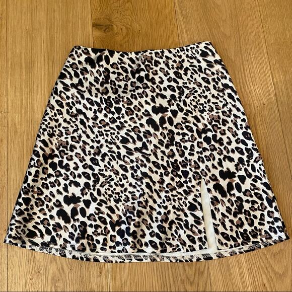 Princess Polly Leopard Print Slit Mini Skirt Size US0 - Picture 1 of 4